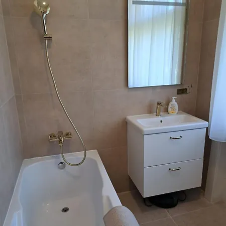 Casa de hóspedes Eagles Court - Orlovski Vrt *