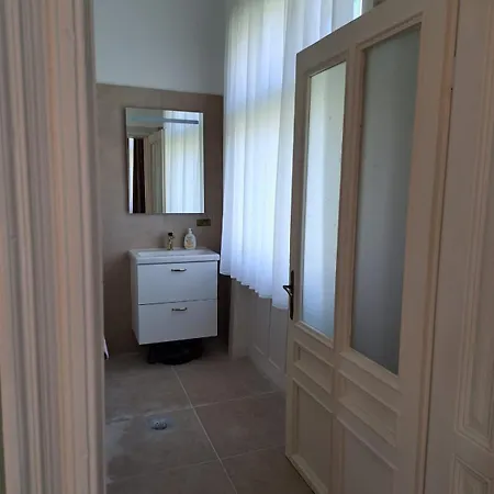 Casa de hóspedes Eagles Court - Orlovski Vrt *