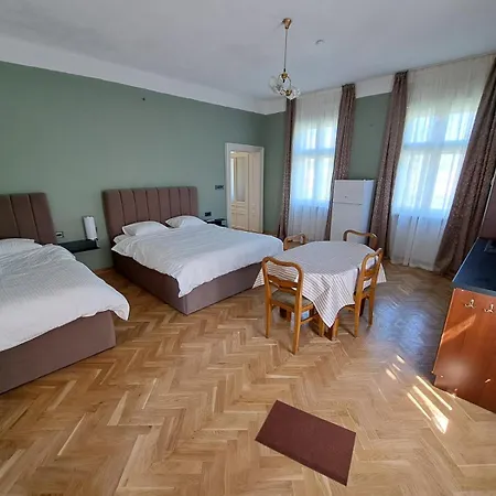 Eagles Court - Orlovski Vrt Casa de hóspedes Stajicevo