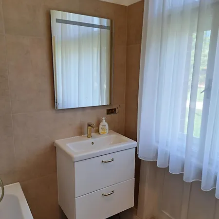 Casa de hóspedes Eagles Court - Orlovski Vrt *